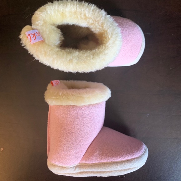 5/$20 Pink / Fuzzy boots